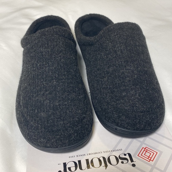 NWT Isotoner Men’s Indoor/Outdoor Memory Foam Slippers - Picture 5 of 15